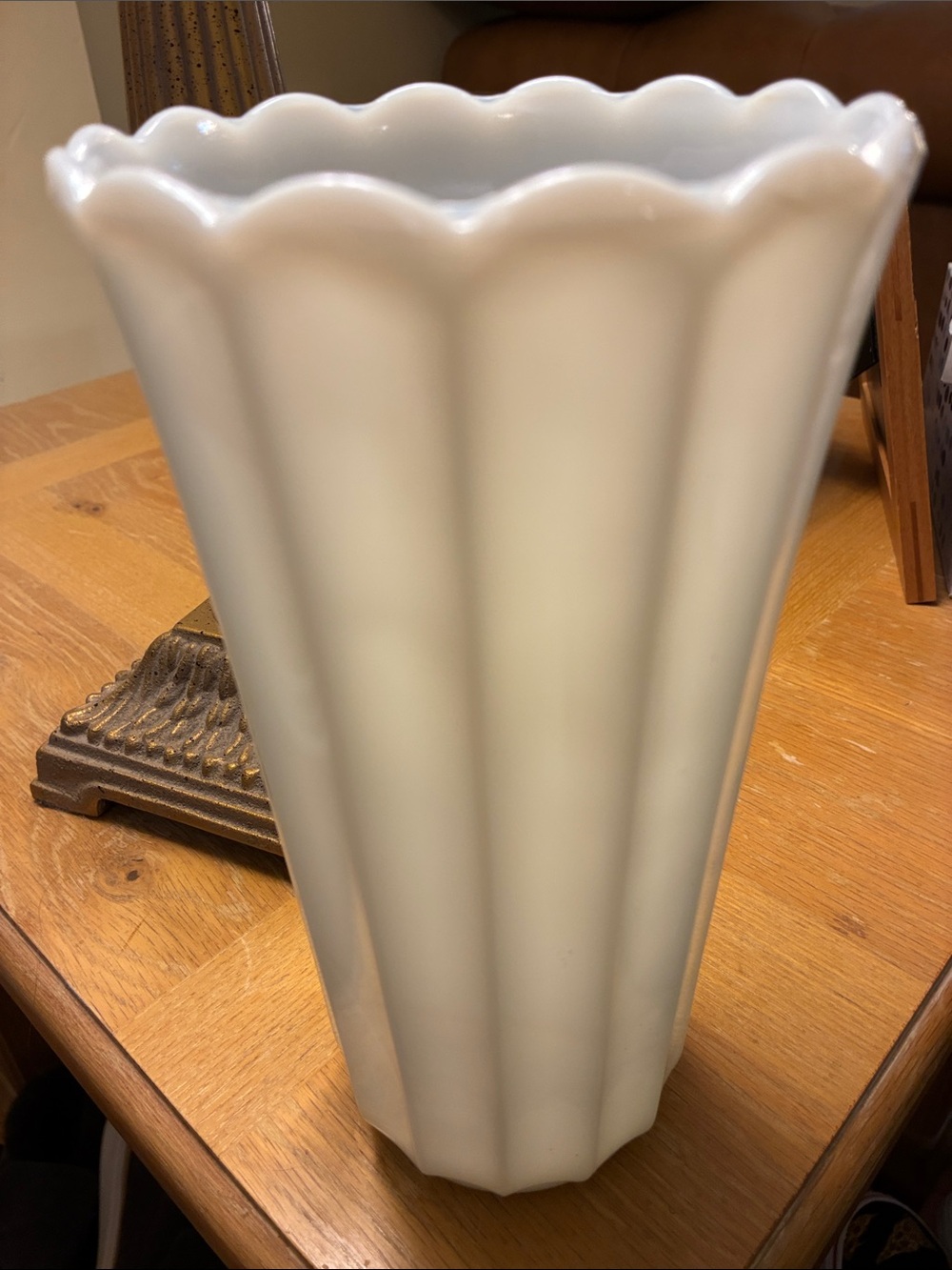 Vintage Milkglass Vase, nice weight, EUC - Picture 6 of 11